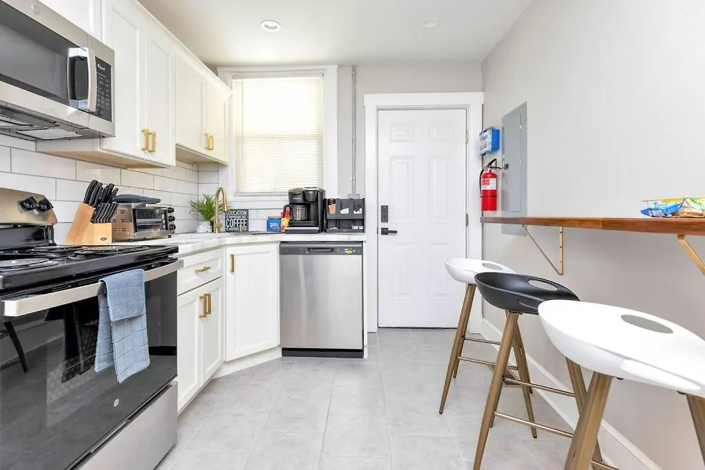 Apartment Sweet And Sunny Delight! Orange Crush On You Oasis! Richmond