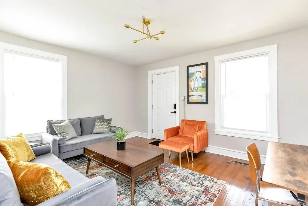 Sweet And Sunny Delight! Orange Crush On You Oasis! Richmond Apartment